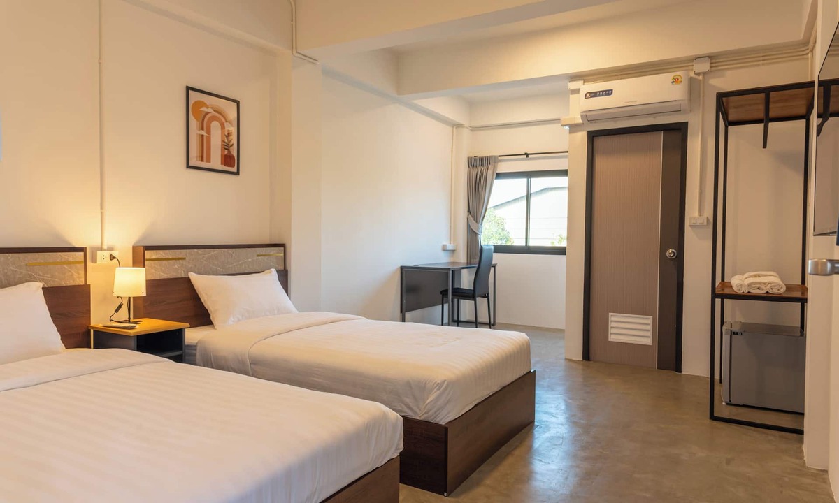 Krathum Lom Hotel | Morning Place