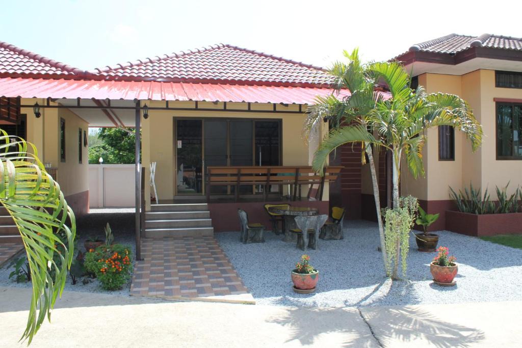 Rayong Apartment | Naluemon Village FH 2