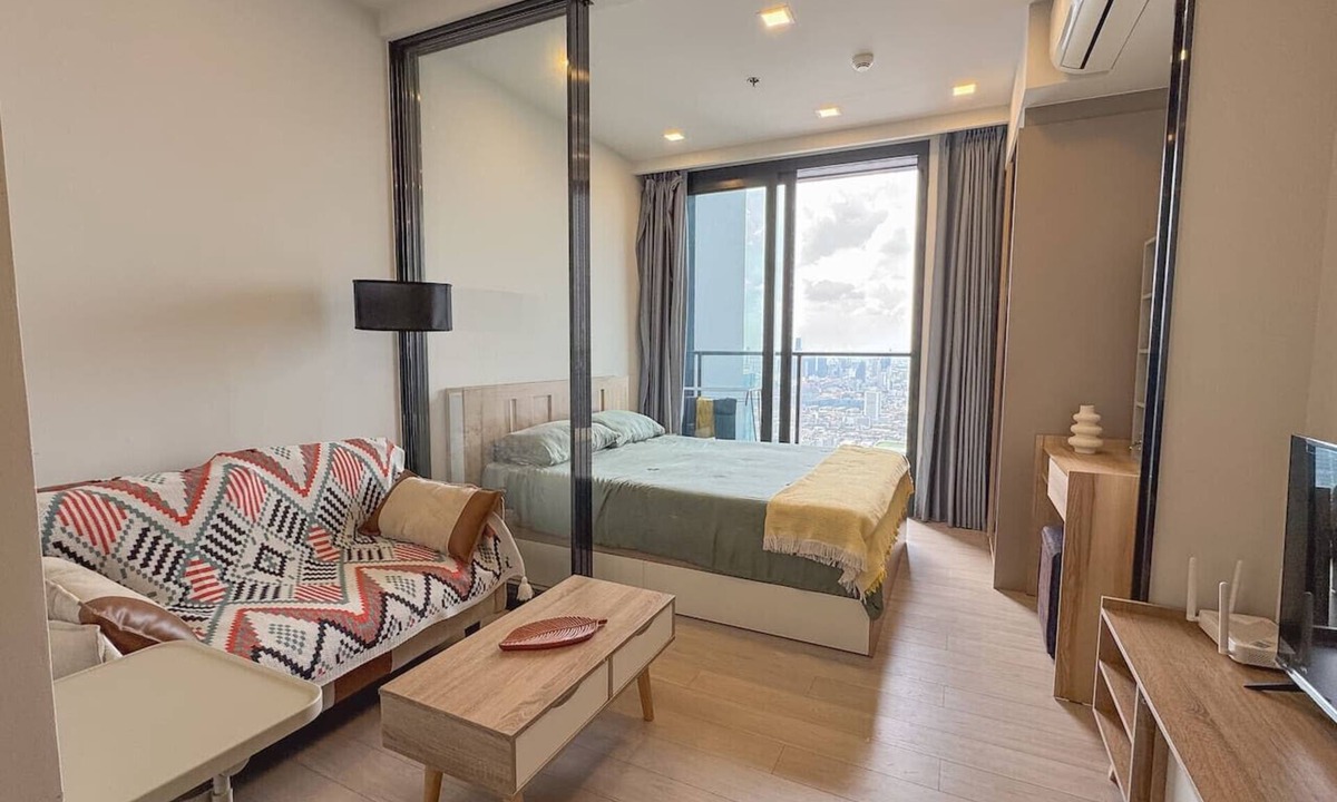 Rama 9 Apartment | Near Fortune Town w/Pool, Gym, Patio + 5m Walk to MRT
