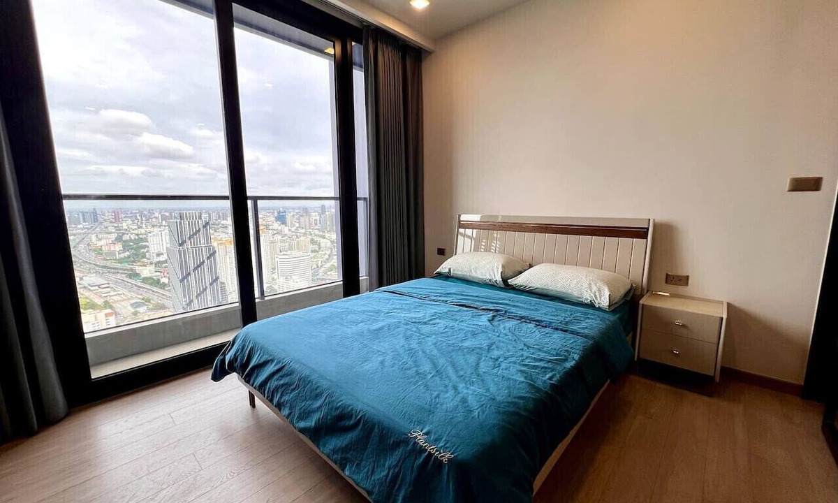 Rama 9 Apartment | Near RCA w/Skyview, Pool, Gym & 5m to MRT