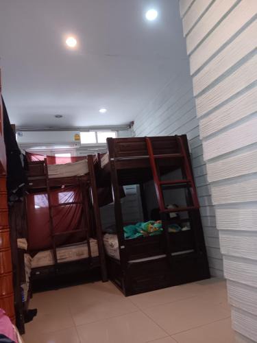 Wachira Phayaban Hostel | New Masala Indian restaurant