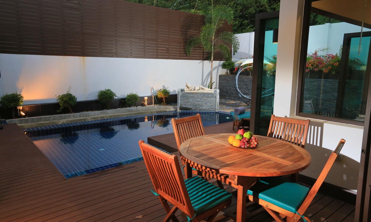 Rawai Villa | New Villa swimming pool near naiharn beach