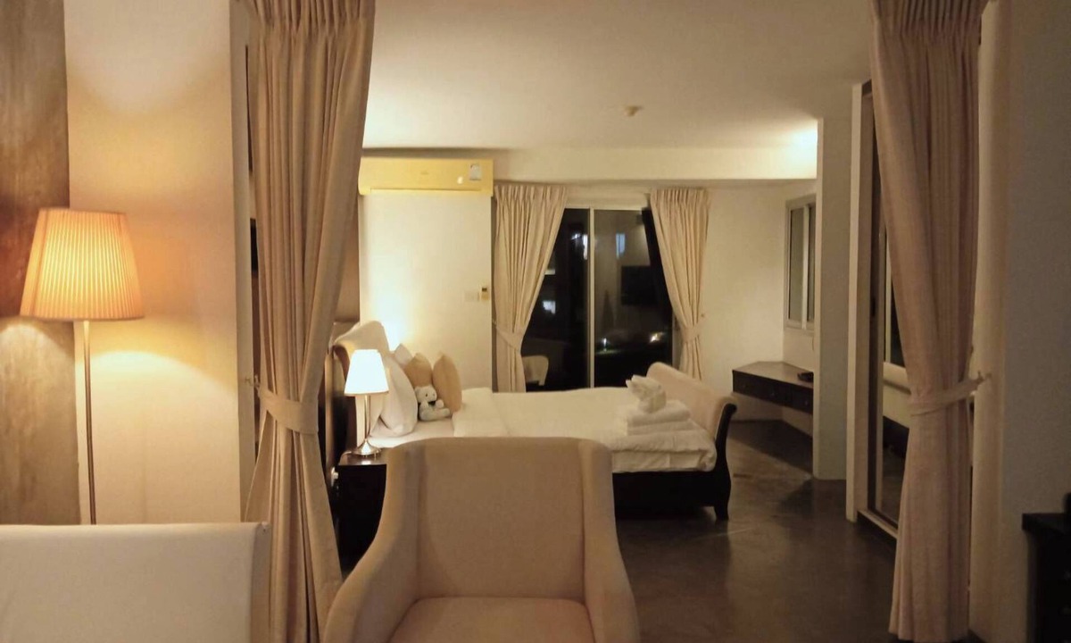 Bophut Apartment | One Grand Bedroom, pool views