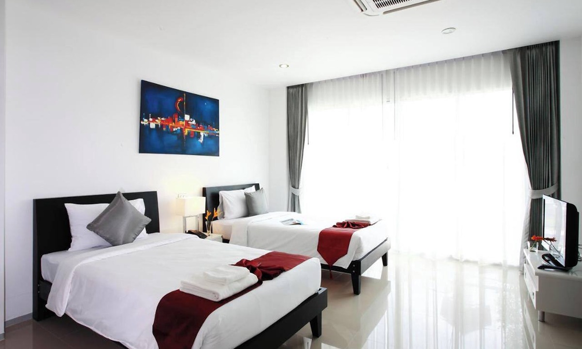 Rawai Hotel | One World One Home Naiharn Hotel