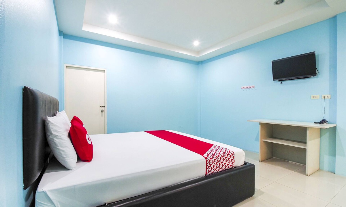 Bang Pla Soi Hotel | OYO 622 Sixsense Hotel