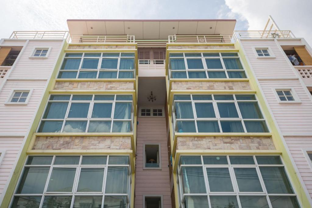 Wang Thonglang Hotel | OYO 75405 Ladda Place