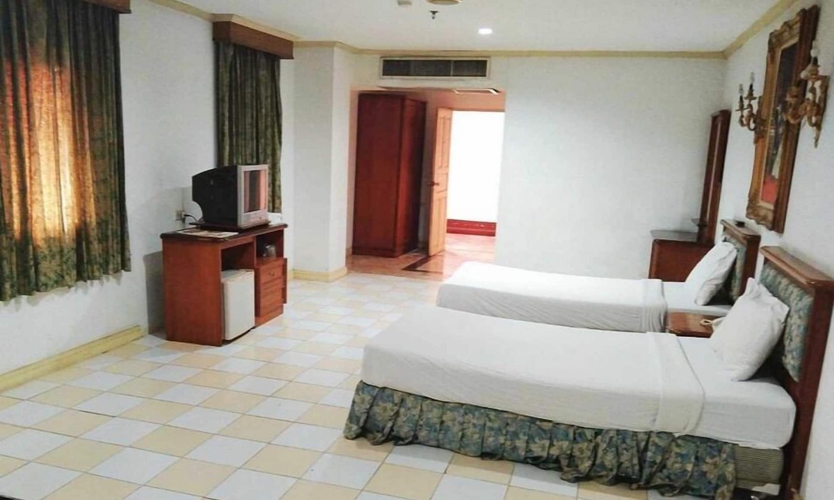 Bang Rak Phatthana Hotel | OYO 75466 13 Coins Bang Yai Hotel