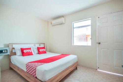 Patong Hotel | OYO 885 You And Me House