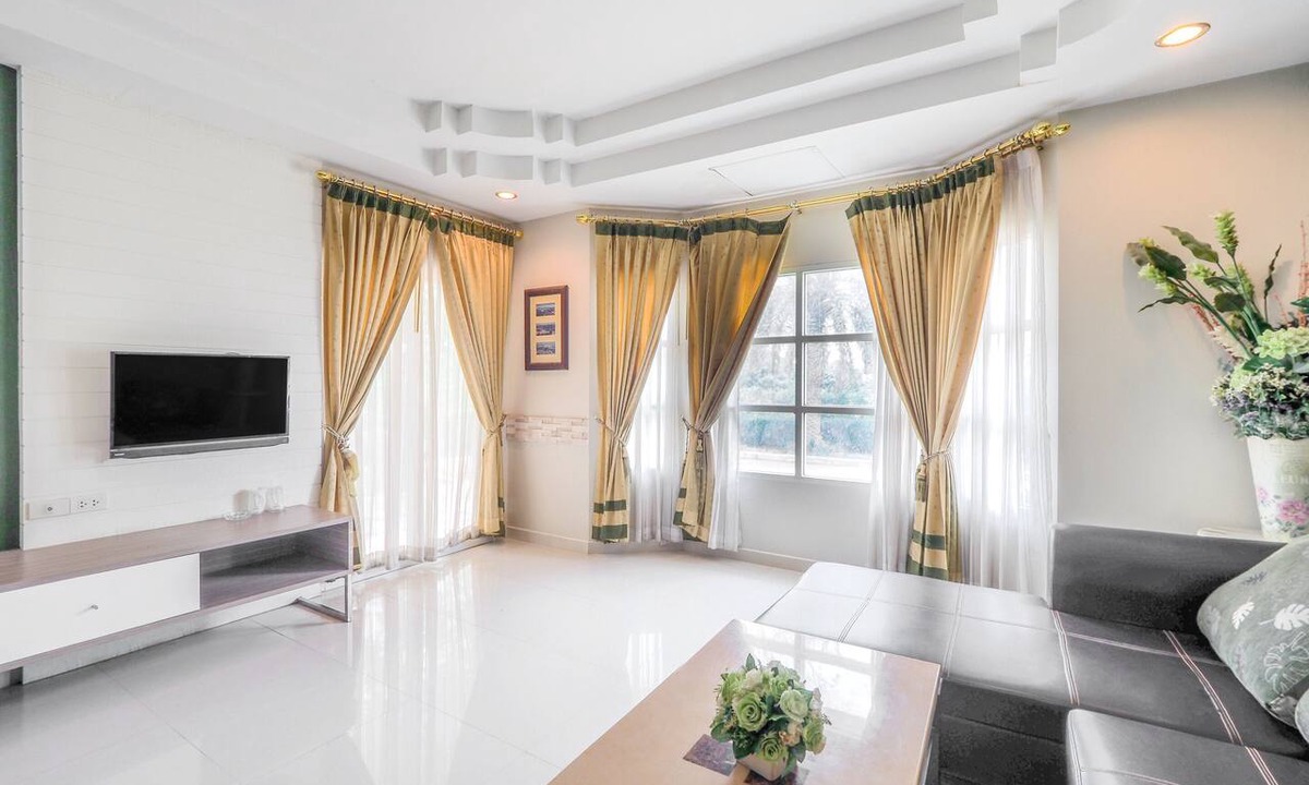 Suphan Buri Hotel | OYO 926 Sydney Resort