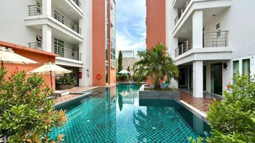 Patong House | Palace - Spacious 1 bedroom Condo with shared Renovated Large Pool