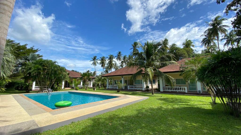 Phongprasan House | Palm Gardens Resort, Bang Saphan
