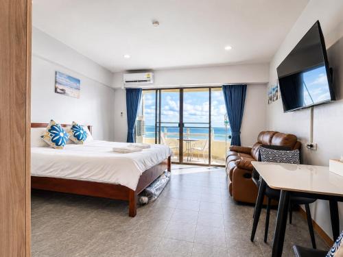 Rayong Apartment | Panoramic Sea View Walk to Mae Ramphueng Beach