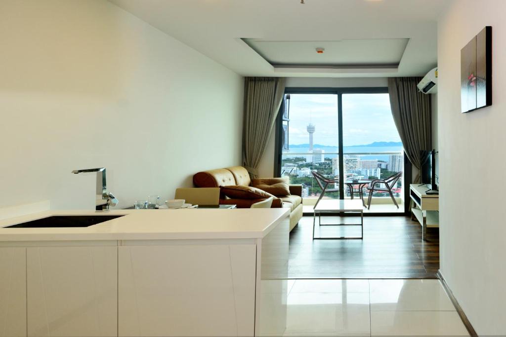 Pratumnak Hill Apartment | Peak Towers Condominium