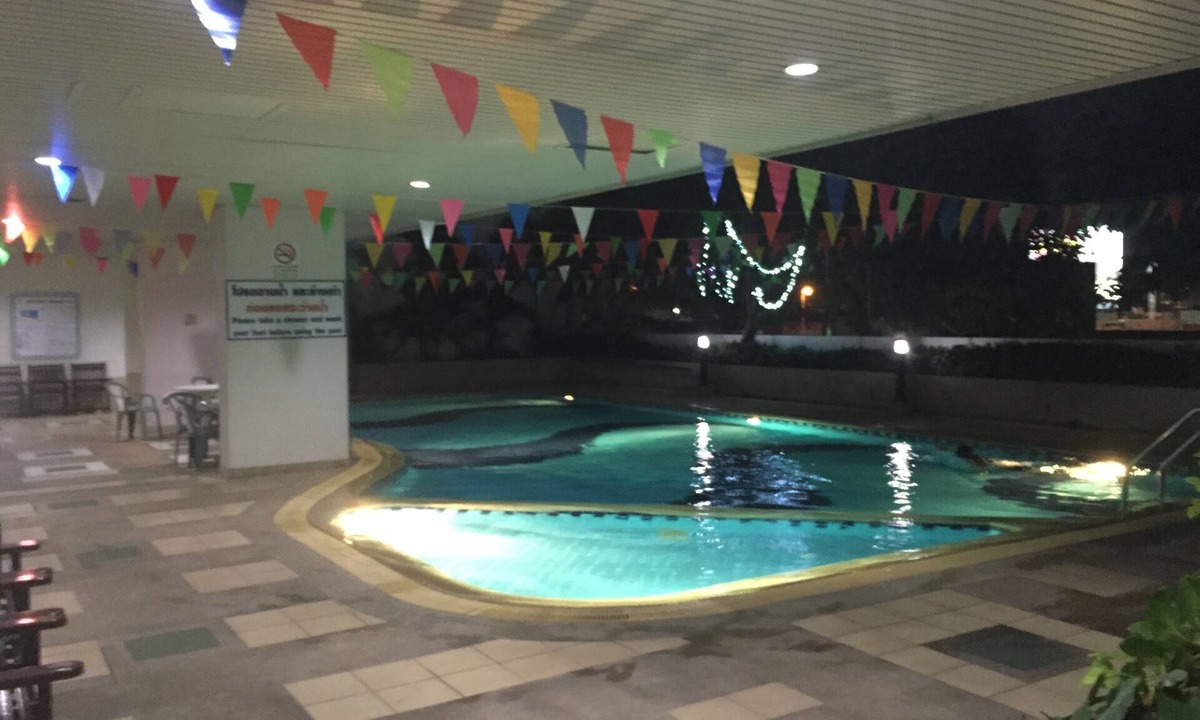 Arun Amarin Condo | PinKhao Modern High Floor, 1 BR condo near Khaosan Road, royal temple