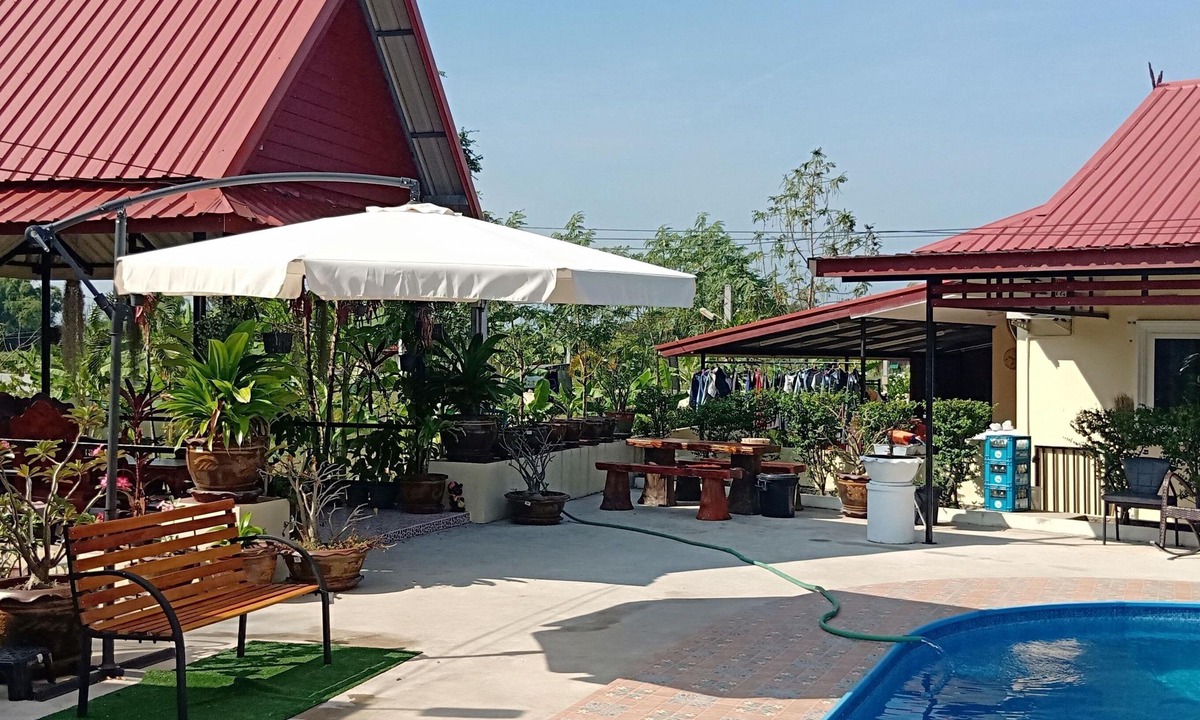 Phen Villa | Private 2 bedroom villa with Swimming pool Tropical gardens Fast Wifi smart Tv
