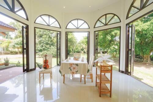 Mae Jo Villa | Private 400m2 Villa - Hearth - Mountain View - Huge yard - AC - Late Check-in