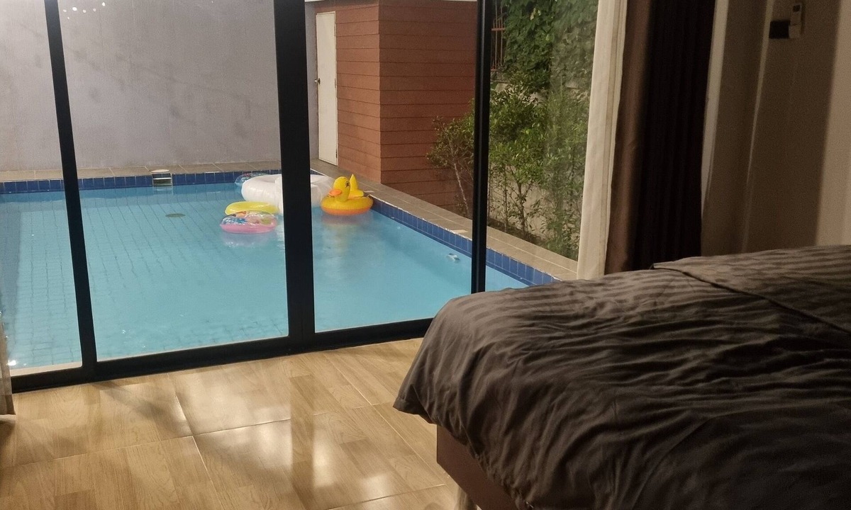 Sattahip Villa | Private Pool, snook, kitchen