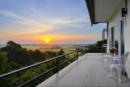 Chiang Rai Villa | Private Villa Sunrise & Rice Field Views