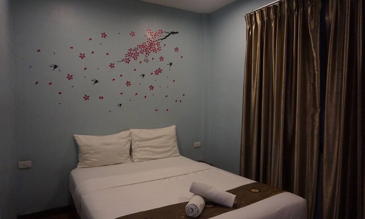 Chum Phae Hotel | Queens Hotel