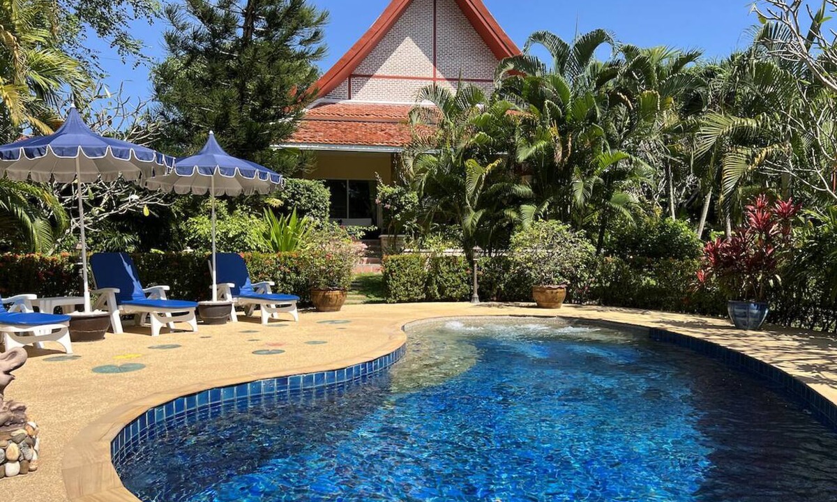 Rawai Villa | Rare tropical paradise ! luxury 3BR villa, pool&jacuzzi, 1 600 m2 garden, Dream