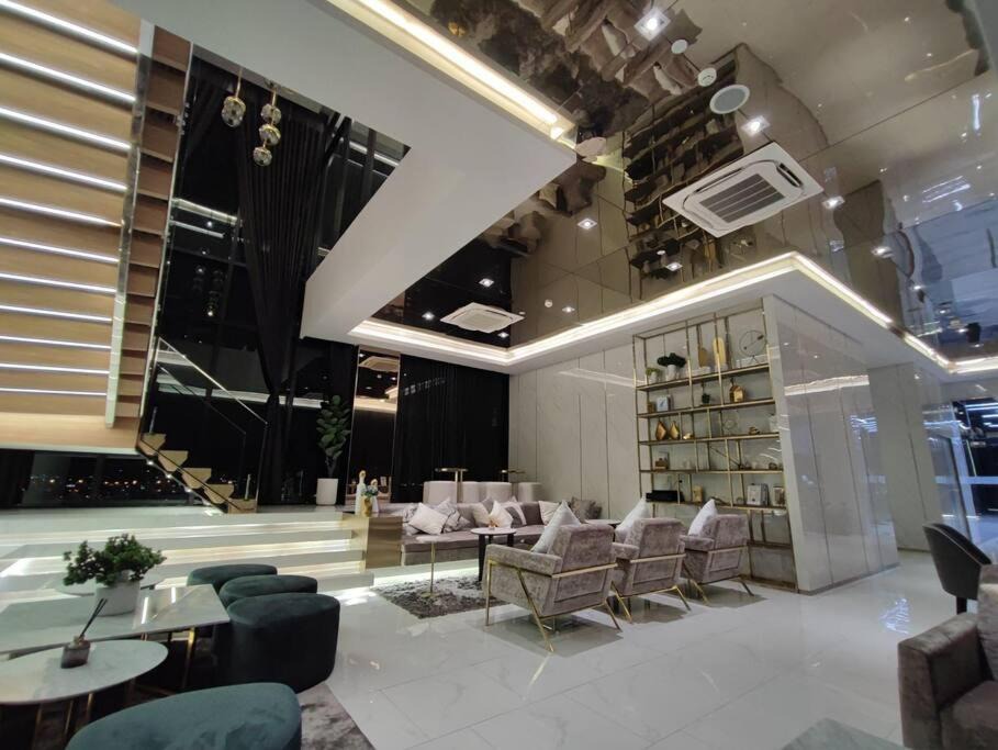 Bang Na Apartment | Relaxing Luxury Bangkok View Studio Room Near BTS