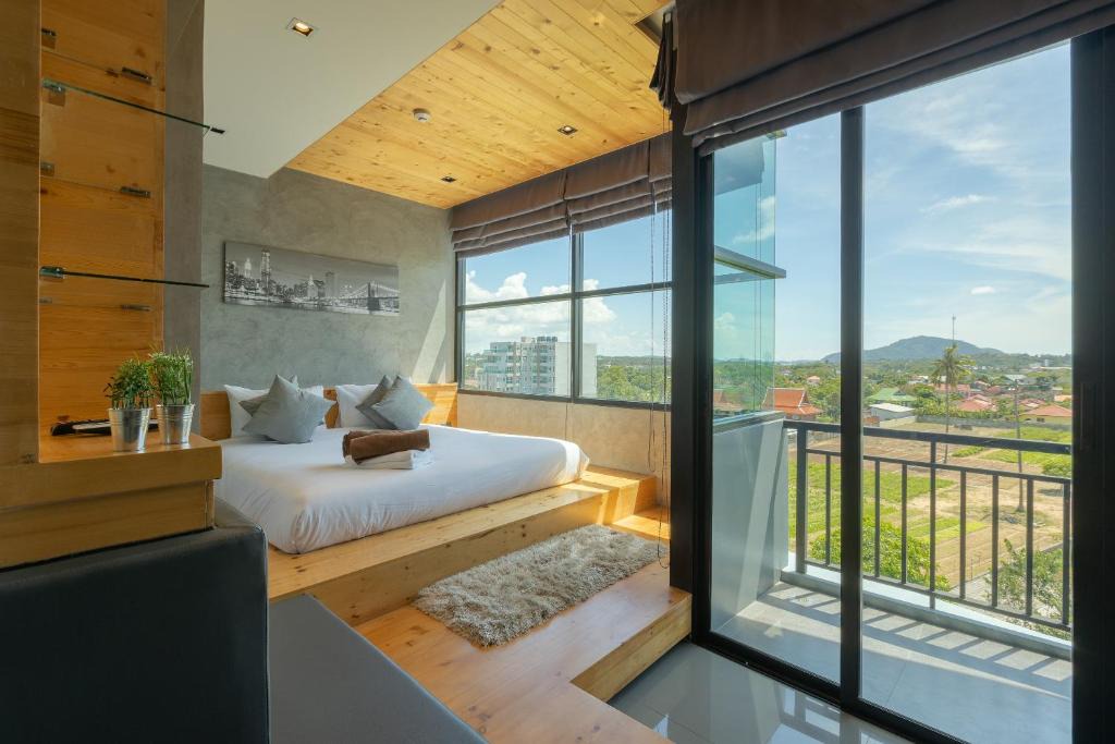 Nai Harn Apartment | Relife Windy by Holy Cow, studio with stunning country view