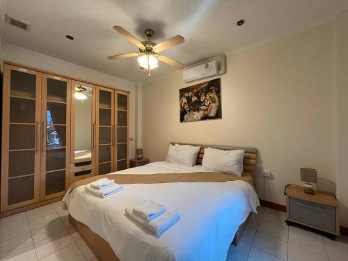 Pratumnak Hill Villa | Resort 2-3BR Huge Pool, BBQ, 300m-Beach, 8 mins to Walking Street