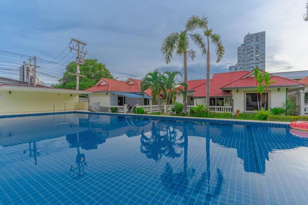 Pratumnak Hill Villa | Resort 6-3BR Huge Pool, BBQ, 300m-Beach, 8 mins to Walking Street