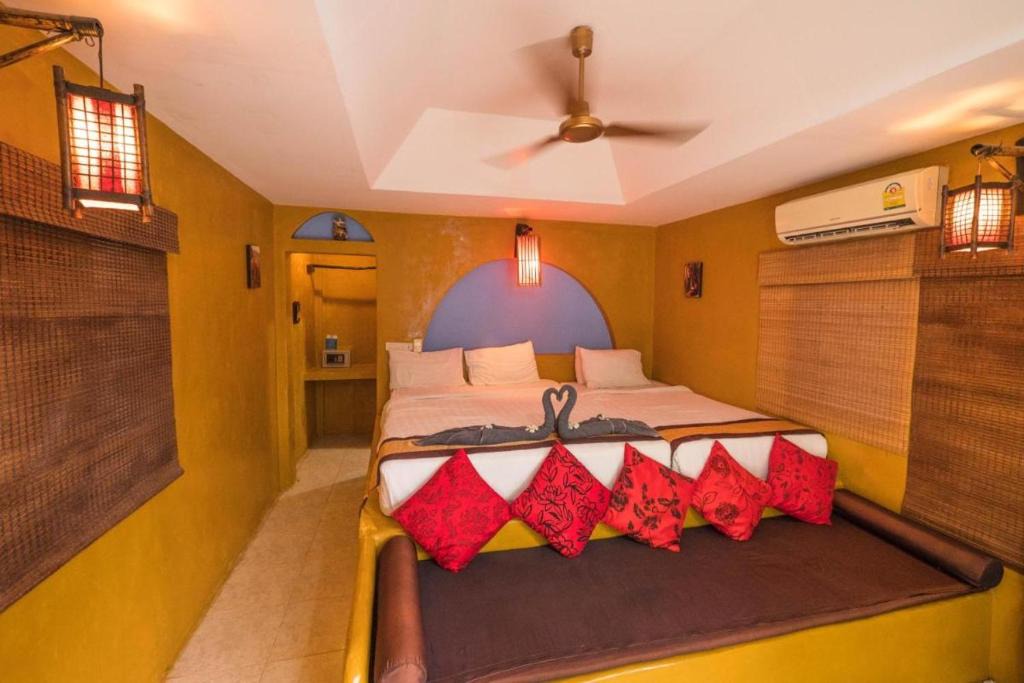 Thong Sala House | Room in Guest room - Asia Blue - Beach Hostel Hacienda - Deluxe or Twin Room with Garden View