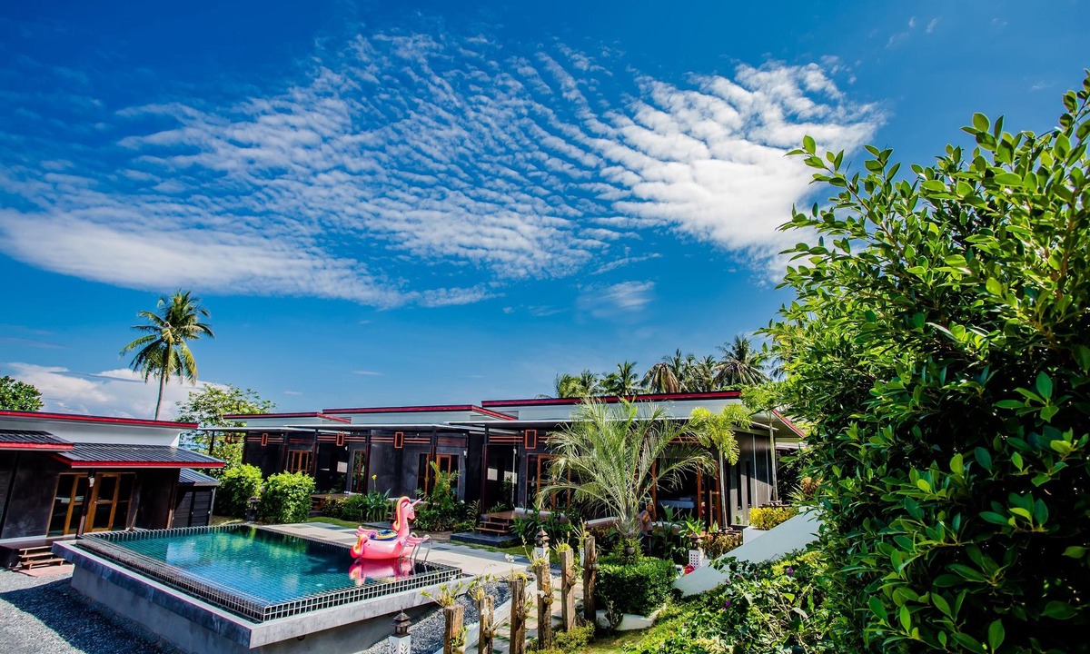 Wichit House | Room with Breakfast · Villa with Garden View, 16min to Phuket Old Town