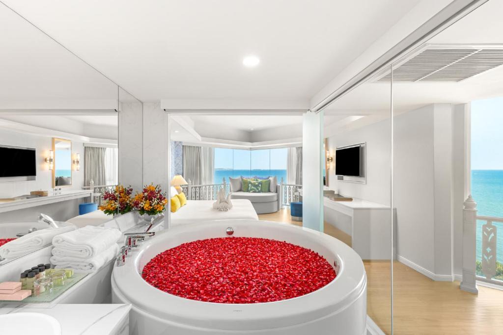 Pratumnak Hill Hotel | Royal Cliff Beach Hotel Pattaya