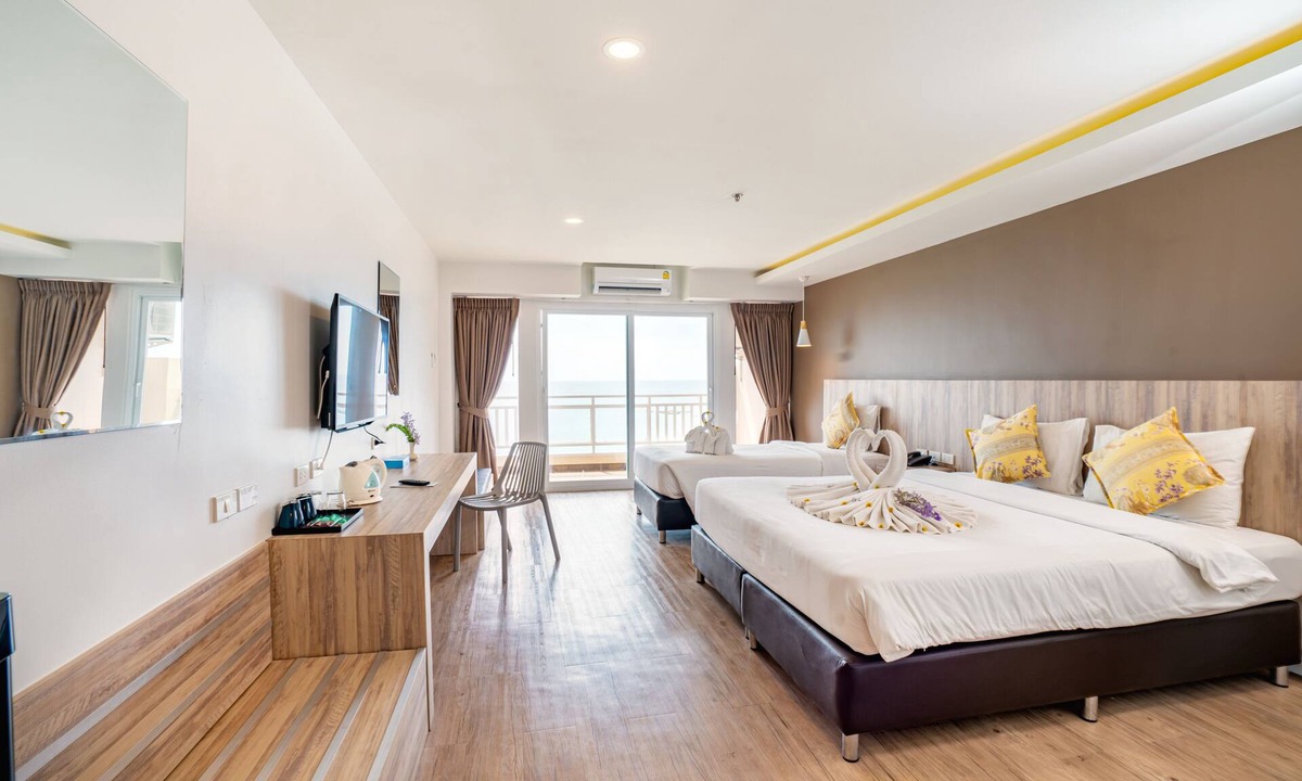 Ban Chang Hotel | Royal Phala Cliff Beach Resort and Spa