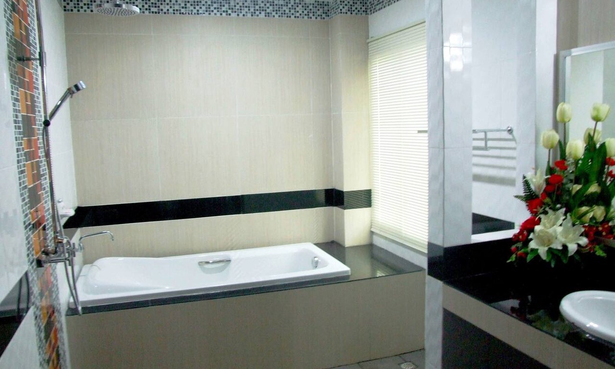 Roi Et Hotel | Rueanrimnam Hotel