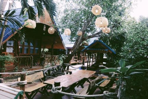Samut Songkhram Resort | RuenNamyen Resort Amphawa