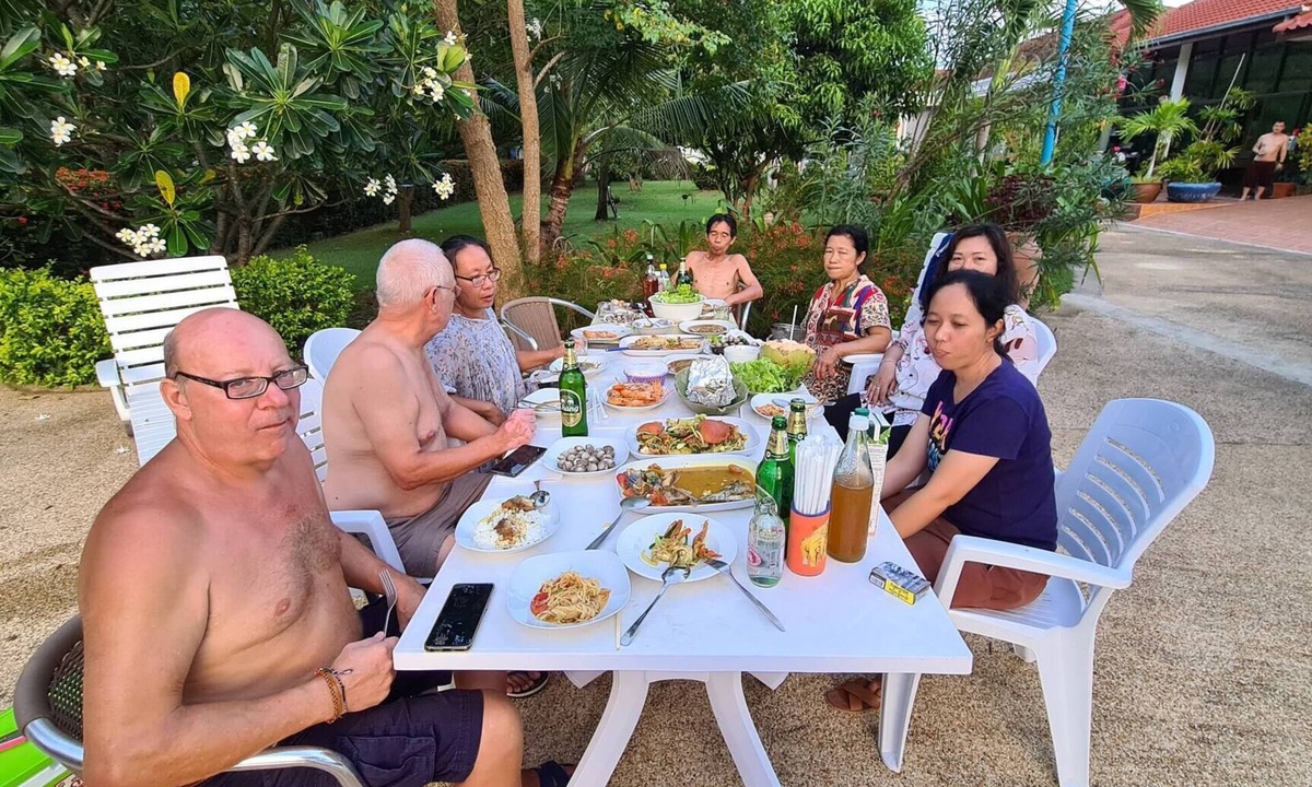 Cha-am House | Schönes Bungalow mit gemeinschaftichem Außenpool und 2km vom Sandstrand enfernt