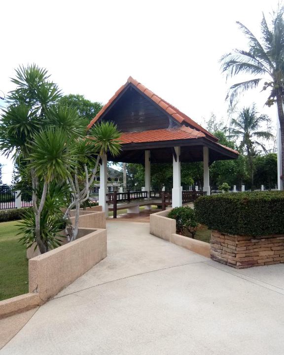 Kram Apartment | Seaview Condominium B15