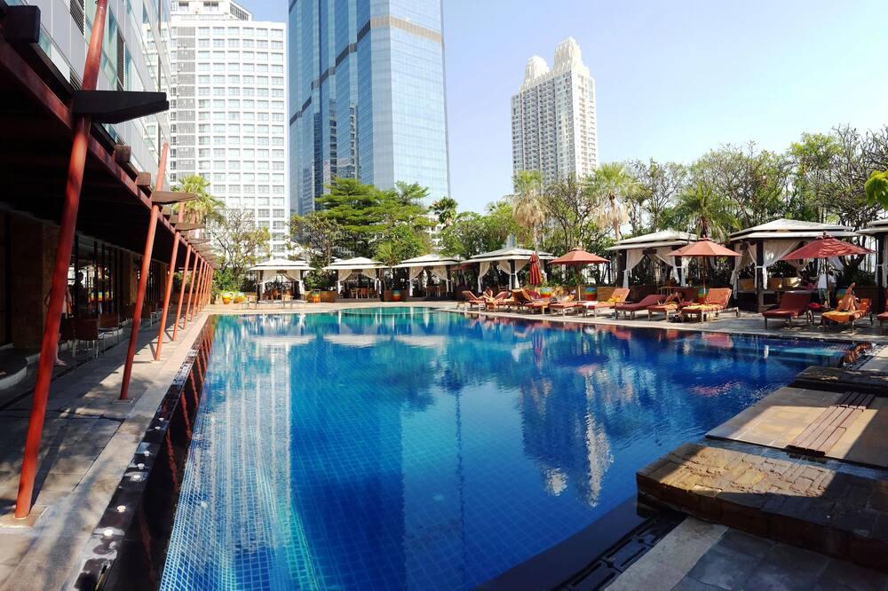Yan Nawa Apartment | Serviced 2 Bed Sky Villa with View, Pool and BTS