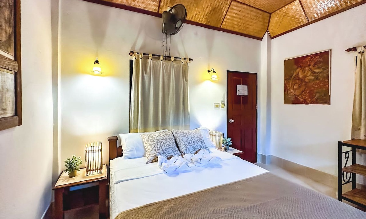 Chalong Hotel | Shanti Lodge Phuket