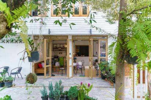 Wua Lai Hostel | SherVa101 Home and Hostel