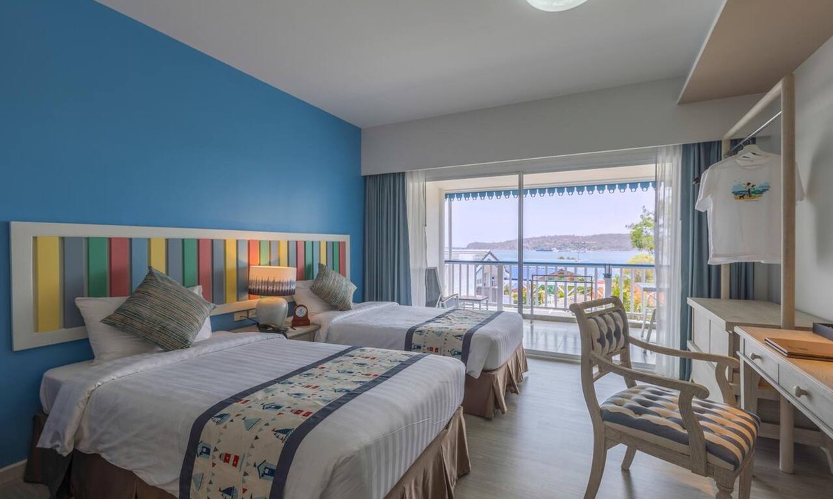 Ko Sichang Hotel | Somewhere Koh Sichang