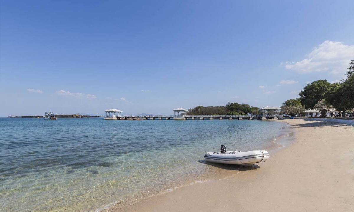 Ko Sichang Hotel | Somewhere Koh Sichang
