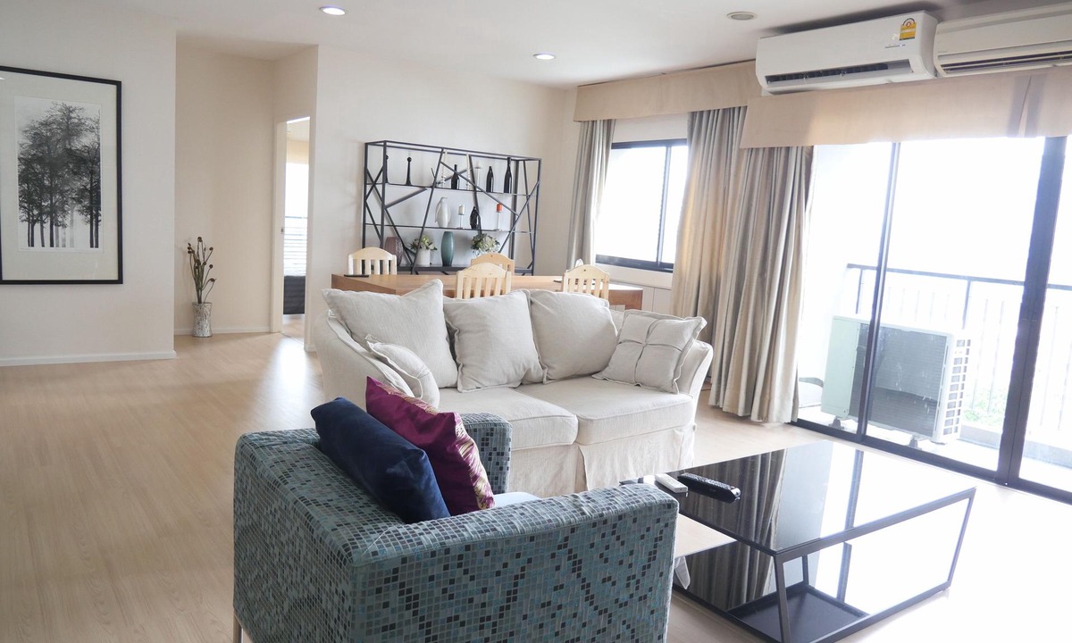 Ratchaprasong Apartment | Spacious 3 beds 3 baths in heart of Bangkok near BTS Ploenchit & Central Embassy