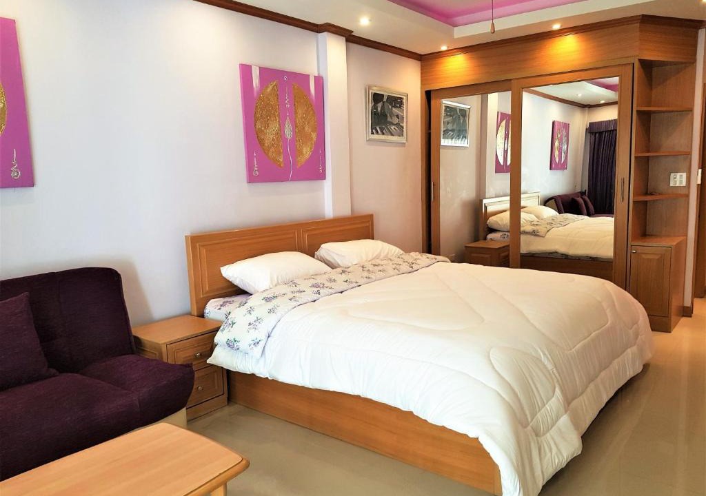 Na Kluea Apartment | Spacious 3rd floor studio at Baan Suan Lalana