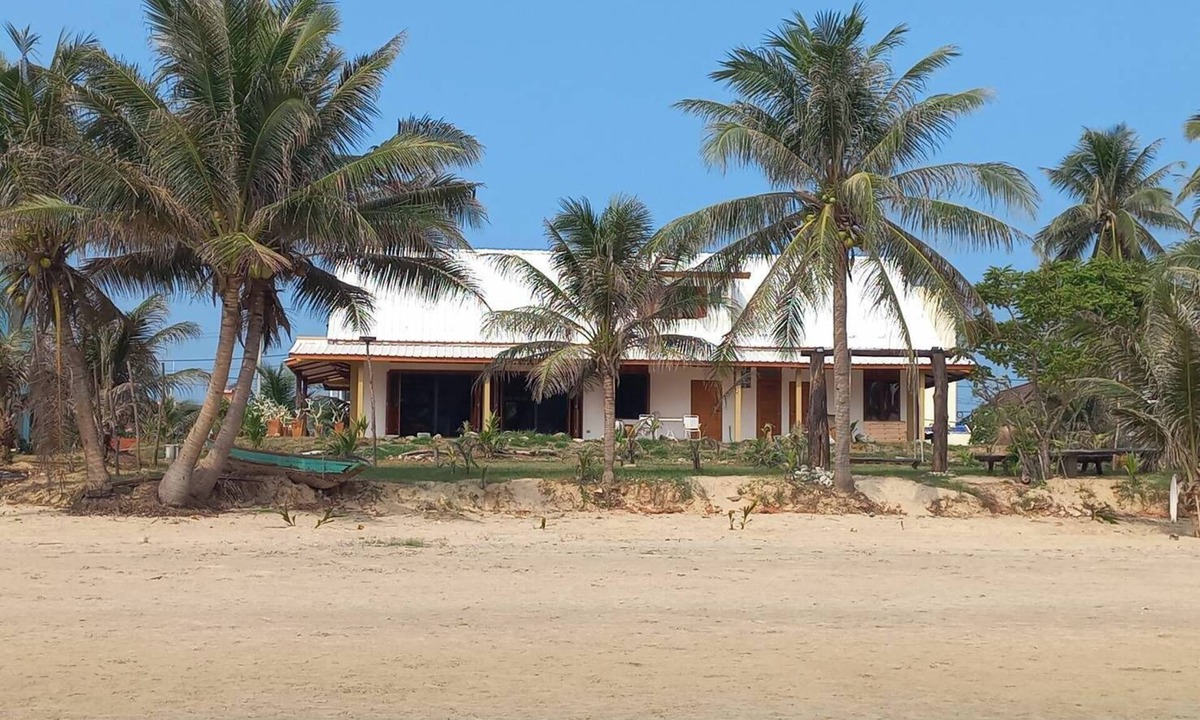 Saphli Villa | Spacious, breezy, and full of character beachfront villa, Chumphon,Thailand