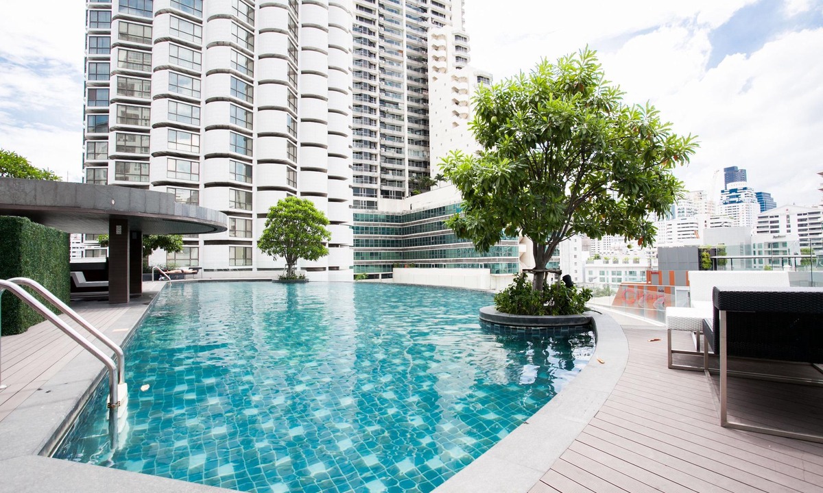 Khlong Toei Nuea Apartment | Specious new Studio, 5 min. walk to BTS skytrain Free FAST WiFi, Cntr of BKK