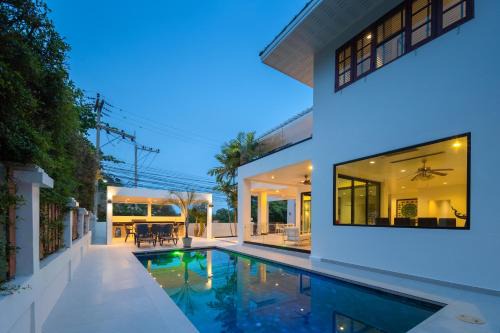 Hua Hin Villa | Stunning villa with pool and tropical garden
