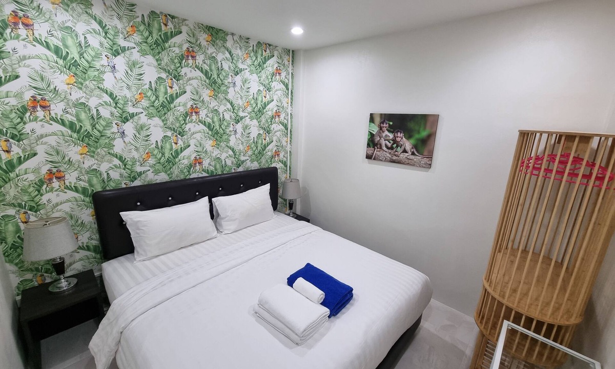 Ao Nang Apartment | Suite, a/c King bed, fan Sofabed, Netflix, Kitchenette, 15 min walk to the Beach