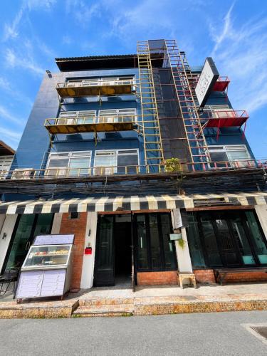 Ratchadaphisek Hotel | Sukhum Ratchada Sutthisan
