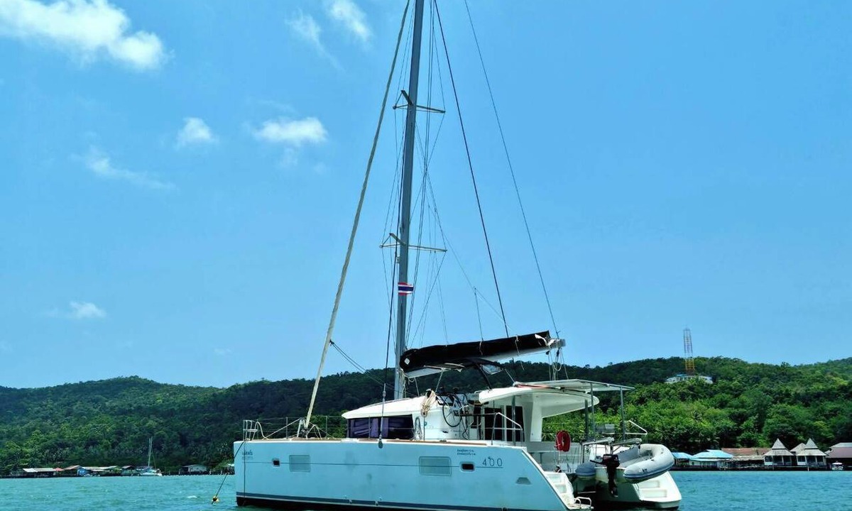 Salak Kok Boat Rental | Sun-Kissed Sailing Journey in Trat, Koh Chang