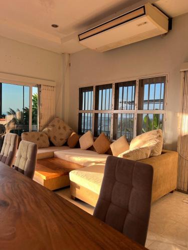 Sikao Villa | Sunny Hill House Ocean View Luxury Large Groups